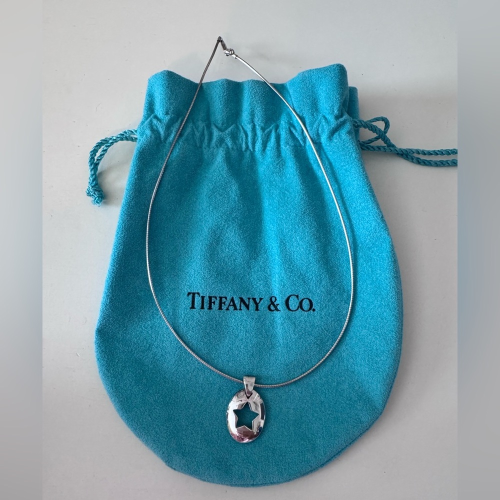 TIFFANY & Co Sterling Silver Stencil Star Pendant on Omega Chain Necklace